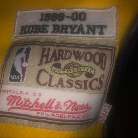 KOBE BRYANT LEGENDARY ICON 1999-2000 ROOKIE JERSEY #8 & SHOES #8 & FITTED - Picture 10 of 12